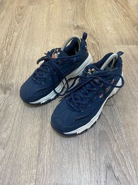 Skechers• SZ. 8 women • embroidered